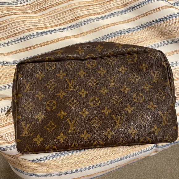 Louis Vuitton Handbags - LIKE NEW - Louis Vuitton Toiletry Pouch
